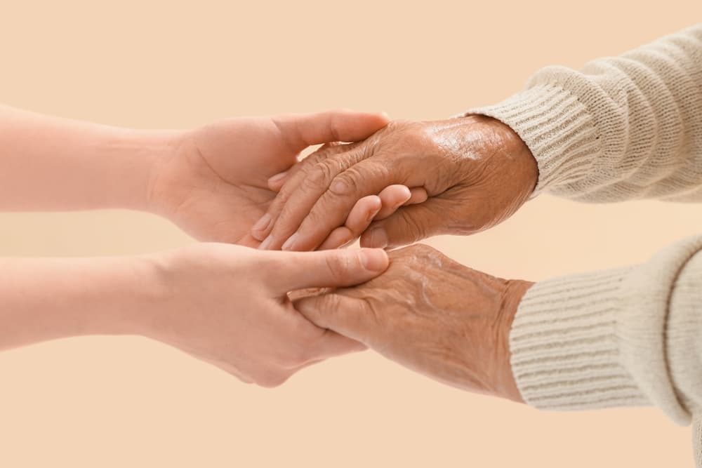 24-Stunden-Pflege oder Pflegeheim: Was passt wirklich zu unserer Situation?